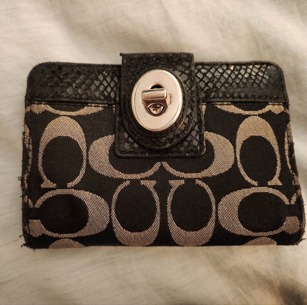 Coach Vintage Wallet With Blue Leather Inside